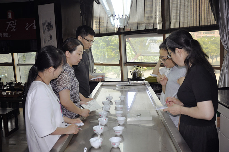 茶艺表演是什么? 仅是泡茶流程的表演，并非是茶艺。